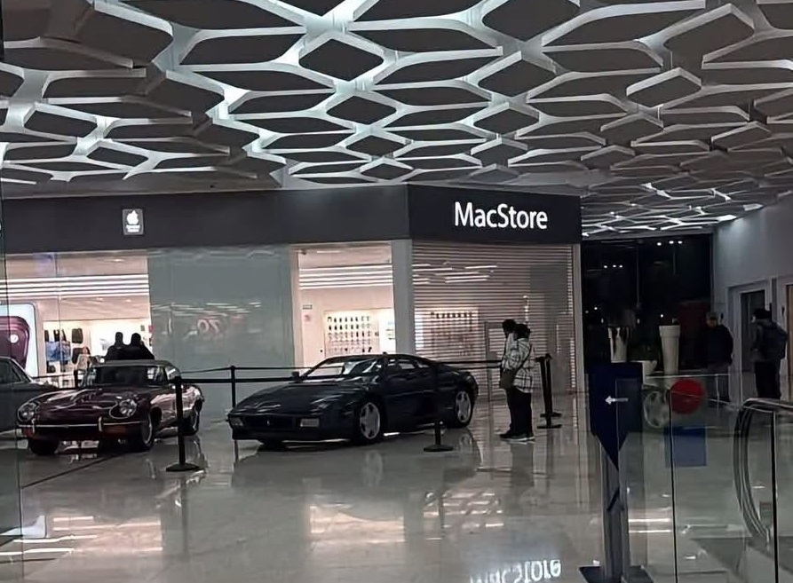 Comando armado saquea tienda MacStore en Puebla; el botín podría superar el millón de pesos