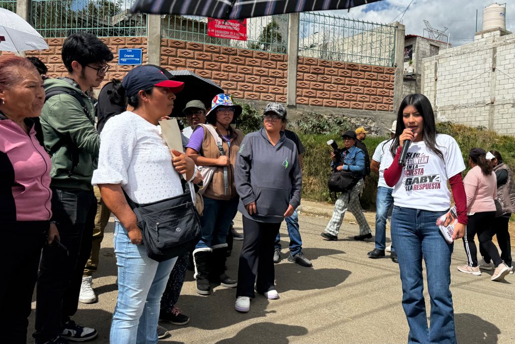 Gaby "La Bonita" Sánchez camina La Resurrección promocionando su pelea por Puebla