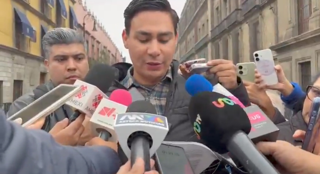 Trabajadores del IMSS entregan pliego petitorio en Palacio Nacional