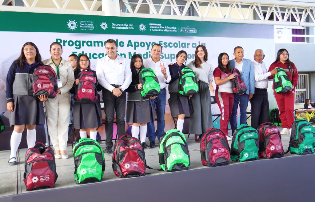 GOBIERNO DE JUAN MANUEL ALONSO HACE HISTORIA CON LA ENTREGA DE 3 MIL 500 MOCHILAS A ESTUDIANTES DE EDUCACIÓN MEDIA SUPERIOR