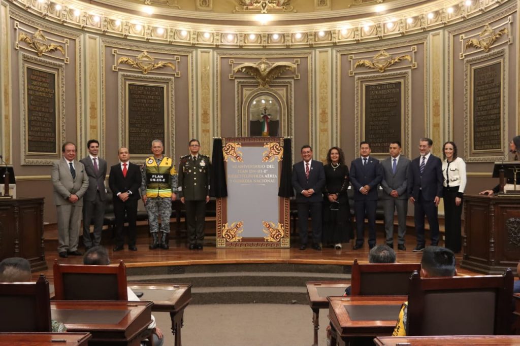 Con la develación de letras doradas en el Muro de Honor del Congreso, conmemoran el 60 aniversario del Plan DN-III-E