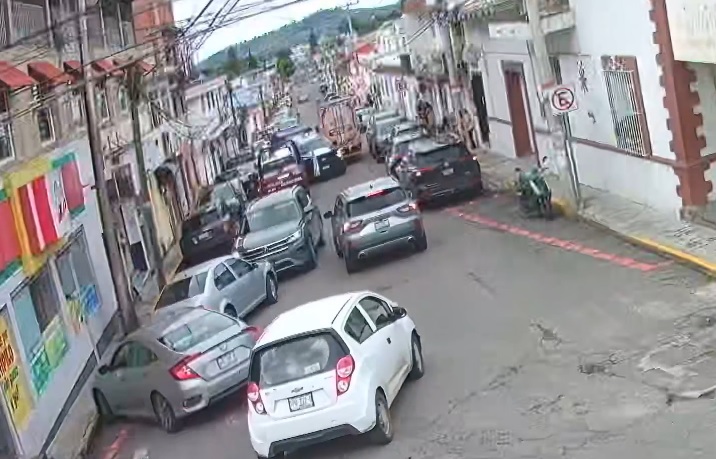 Atacan a balazos a policías en Chipilo; un estatal resulta herido y aseguran camioneta