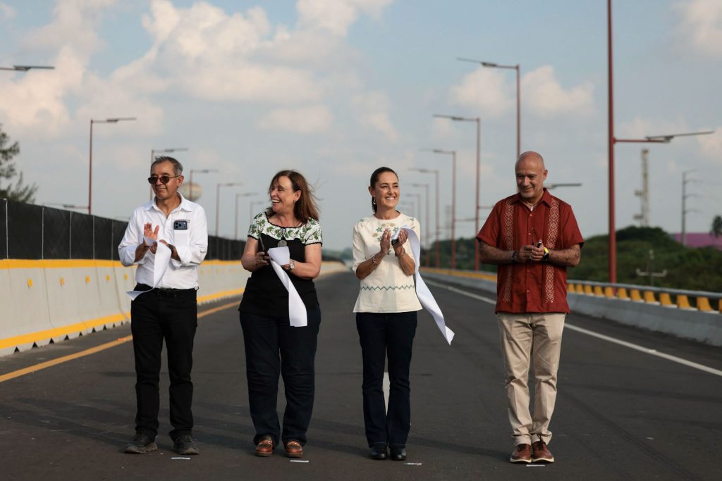 Presidenta Claudia Sheinbaum inaugura Puente Acceso al Puerto de Veracruz; es uno de los 400 puentes que se construirán en el sexenio