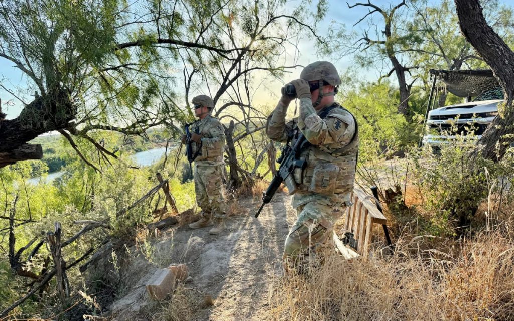 Despliegue de 500 militares de EU en la frontera de Texas forma parte de las "operaciones espejo"